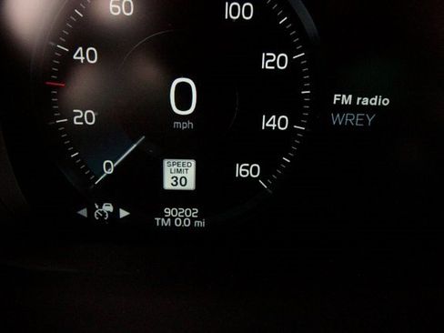 Used 2022 Volvo XC90 T6 Momentum w/ Advanced Package image 43