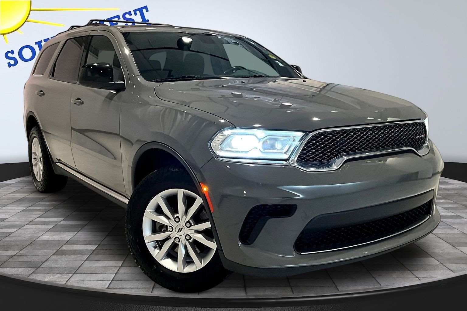 Used 2023 Dodge Durango SXT w/ Trailer Tow Group IV AWD/4WD image 3