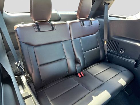 Used 2023 Ford Explorer Platinum w/ Technology Package AWD/4WD image 21