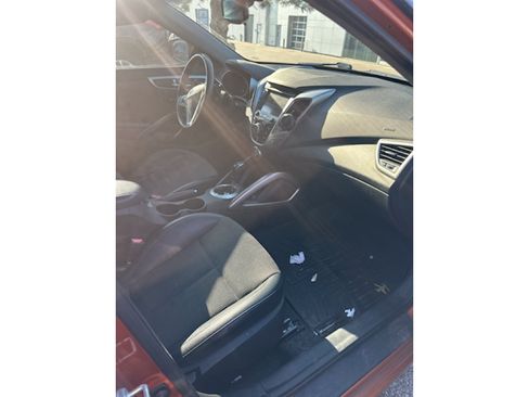 Used 2013 Hyundai Veloster w/ Style Pkg FWD image 5