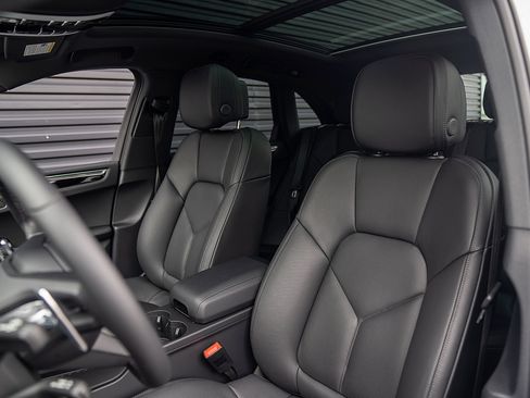 Certified 2026 Porsche Macan image 5