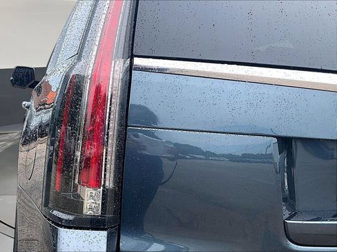 Used 2019 Cadillac Escalade Platinum AWD/4WD image 27