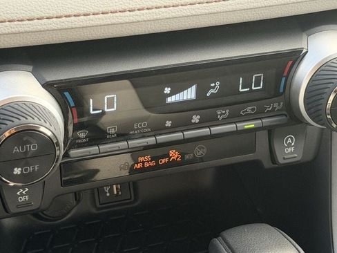 Used 2025 Toyota RAV4 XLE FWD image 17