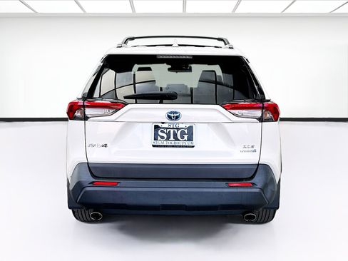 Used 2022 Toyota RAV4 XLE Premium image 5