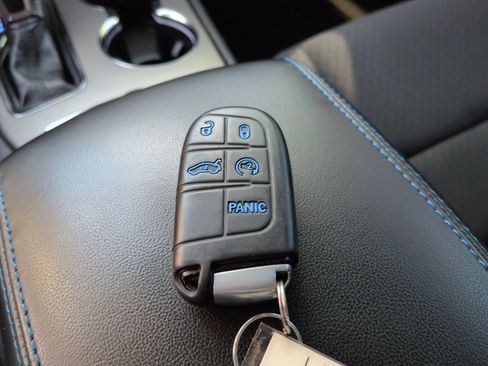 Used 2019 Jeep Grand Cherokee Laredo AWD/4WD image 28