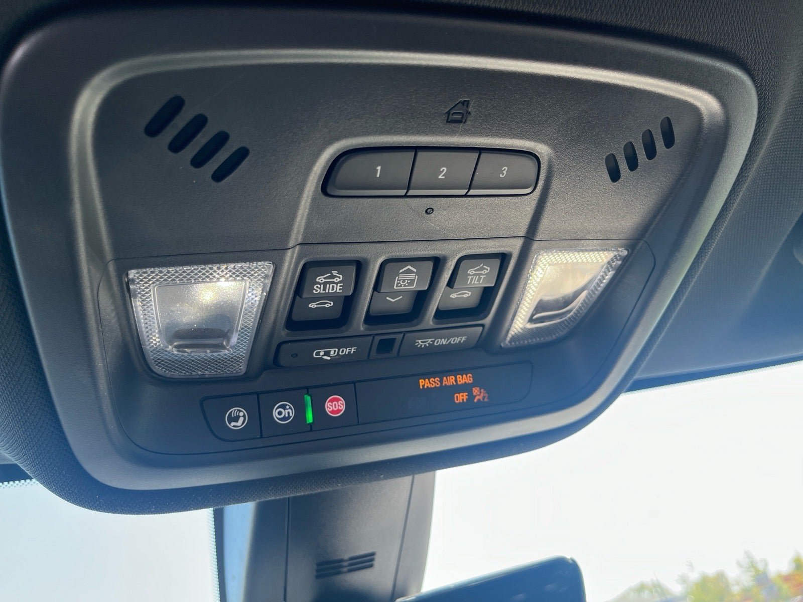 Used 2023 Chevrolet Traverse High Country AWD/4WD image 38
