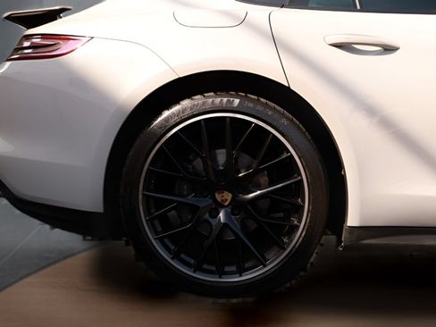 Used 2020 Porsche Panamera RWD image 13