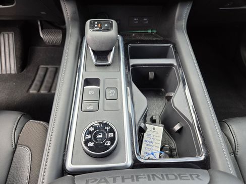 Used 2025 Nissan Pathfinder SL w/ SL Premium Package AWD/4WD image 26