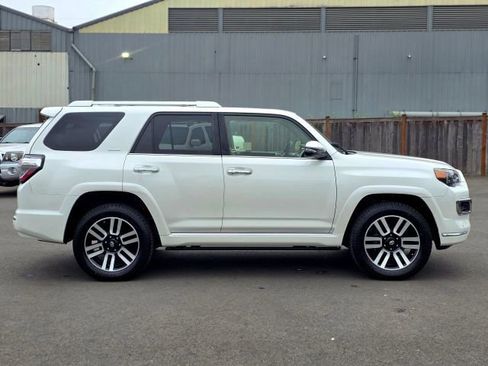 Used 2018 Toyota 4Runner Limited AWD/4WD image 8