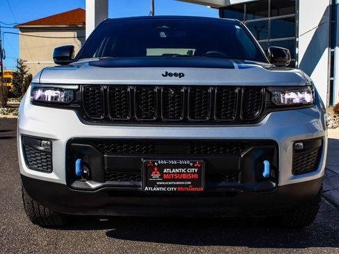 Used 2024 Jeep Grand Cherokee Trailhawk AWD/4WD image 2
