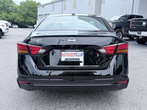 Used 2025 Nissan Altima 2.5 SV FWD image 8