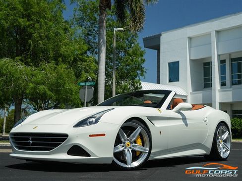 Used 2017 Ferrari California T RWD image 10