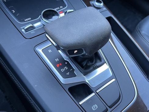 Used 2019 Audi Q5 2.0T Premium Plus w/ Premium Plus Package image 26