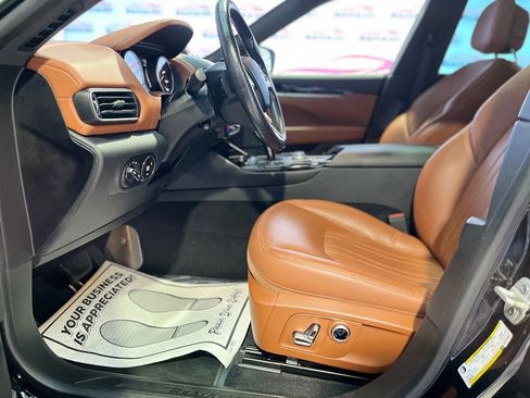 Used 2021 Maserati Levante image 8