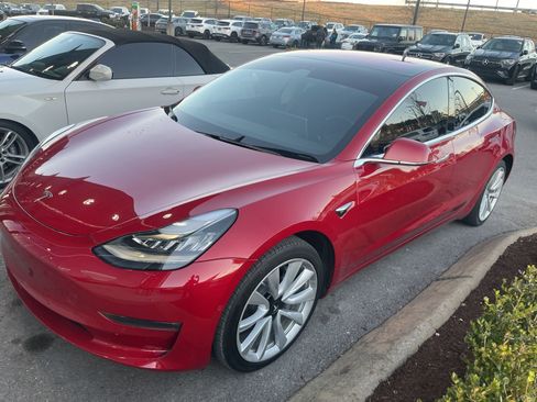 Used 2018 Tesla Model 3 Long Range image 3