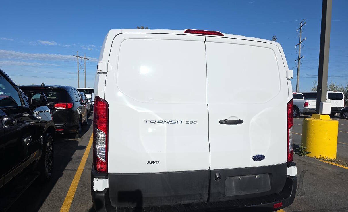Used 2023 Ford Transit 250 Low Roof AWD image 3