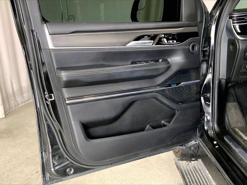 Used 2023 Jeep Grand Wagoneer Series II image 21