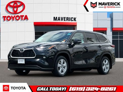 Used 2024 Toyota Highlander LE AWD/4WD image 1