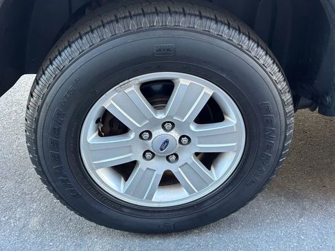 Used 2010 Ford Explorer Sport Trac XLT image 34