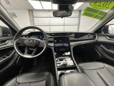 Used 2023 Jeep Grand Cherokee 4WD 4xe image 4