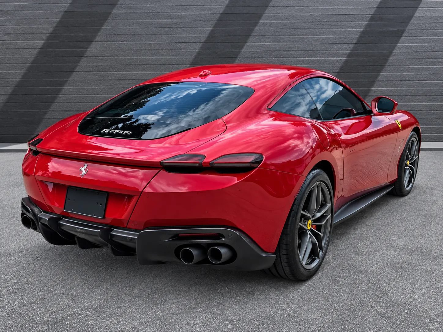 Used 2022 Ferrari Roma RWD image 3