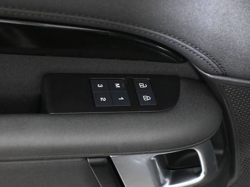 Used 2024 Land Rover Discovery S AWD/4WD image 58