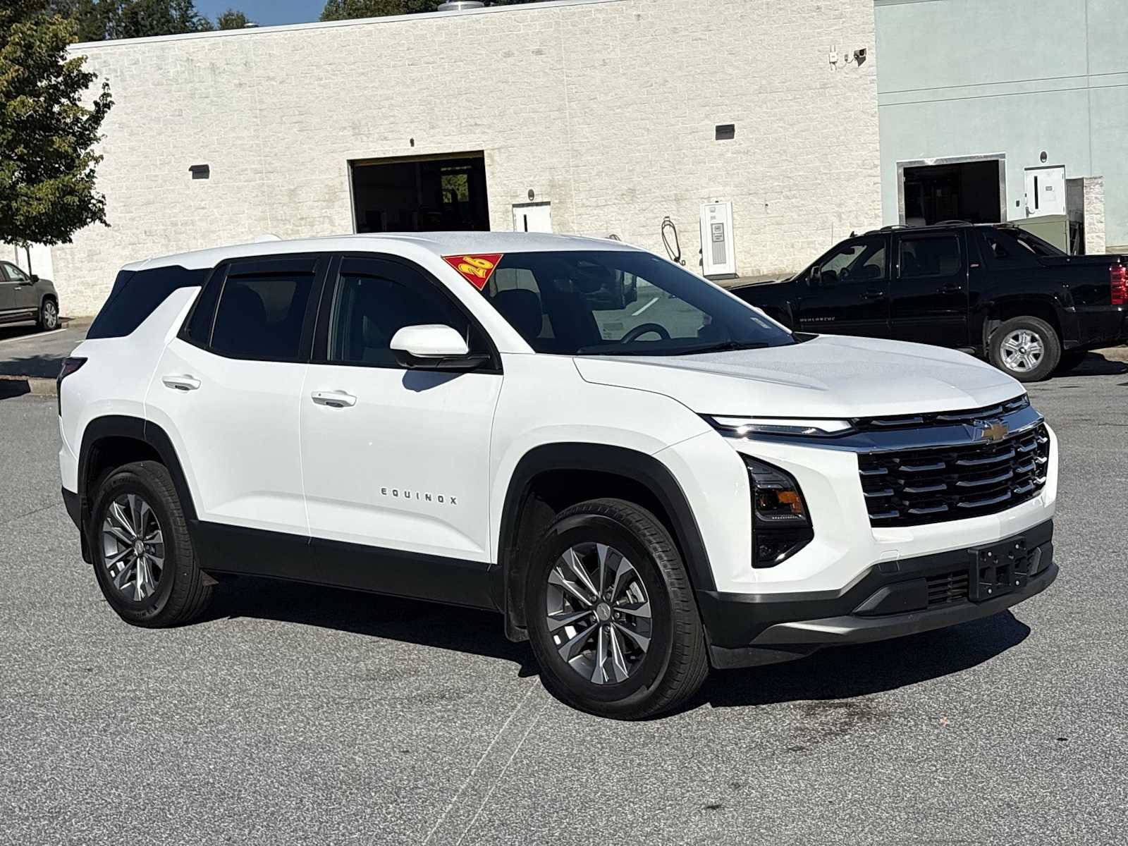 Used 2026 Chevrolet Equinox LT AWD/4WD image 4