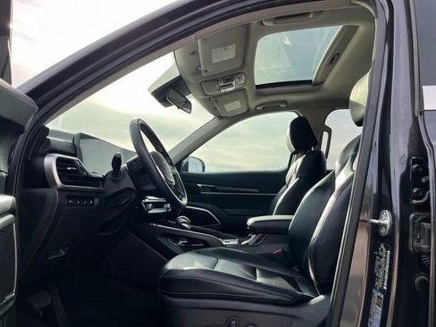 Used 2025 Kia Telluride S image 11
