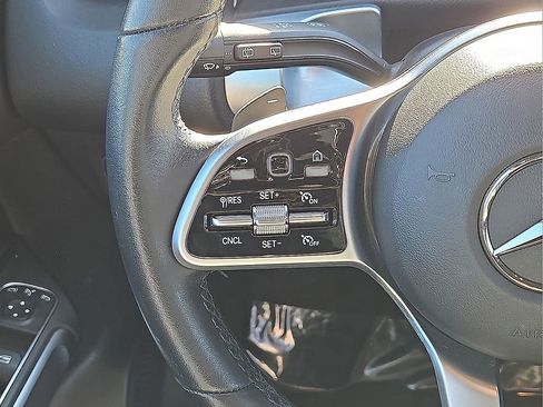 Used 2022 Mercedes-Benz GLB 250 w/ Premium Package Lite image 18