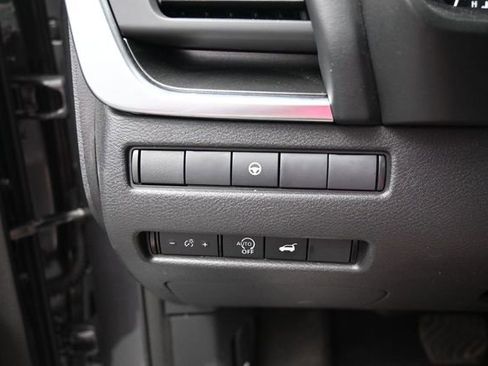 Used 2025 Nissan Rogue SV AWD/4WD image 30