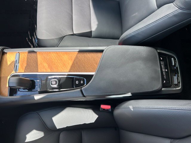 Certified 2023 Volvo XC90 B6 Plus AWD/4WD image 28