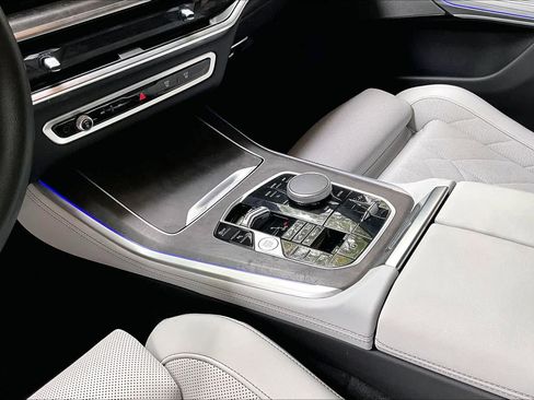 Used 2025 BMW X5 sDrive40i w/ Premium Package RWD image 16