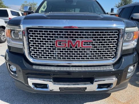 Used 2015 GMC Sierra 2500 Denali w/ Duramax Plus Package image 3