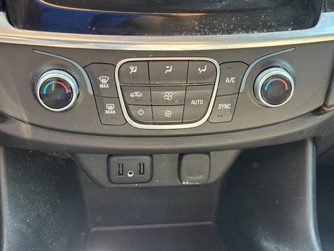 Used 2020 Chevrolet Traverse LT image 23