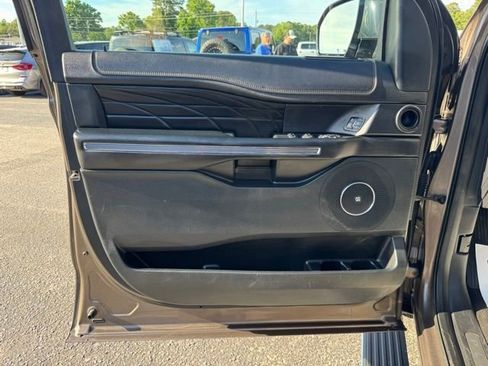 Used 2019 Ford Expedition Max Platinum AWD/4WD image 17