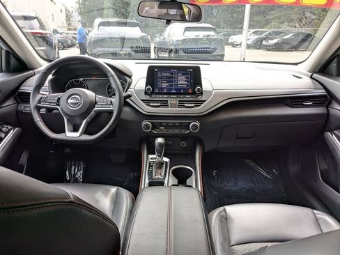Used 2025 Nissan Altima 2.5 SR FWD image 46