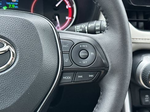 Used 2023 Toyota RAV4 XLE Premium image 27