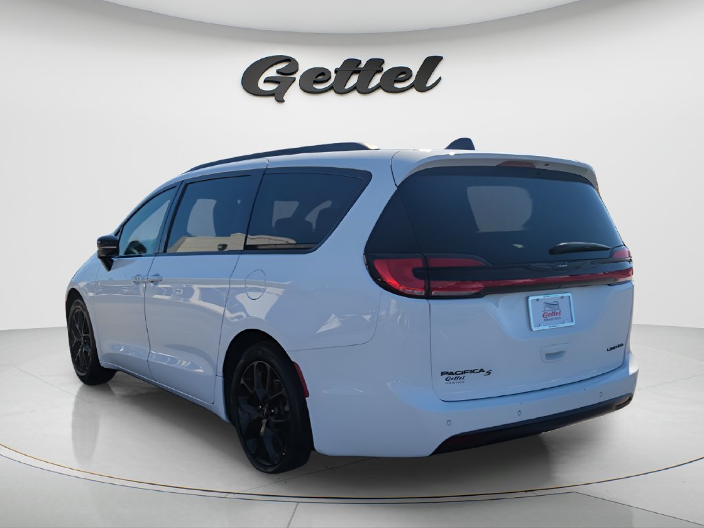 Used 2025 Chrysler Pacifica Limited FWD image 7