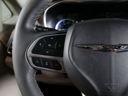 Used 2023 Chrysler Pacifica Limited FWD image 21
