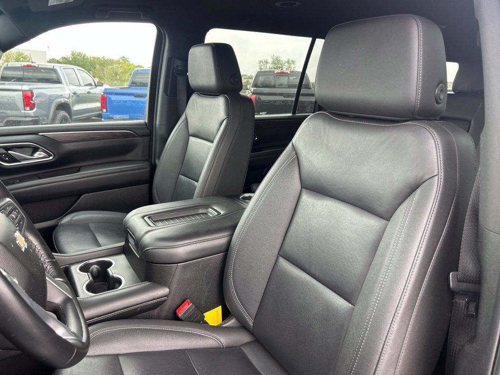 Used 2024 Chevrolet Suburban LT AWD/4WD image 16
