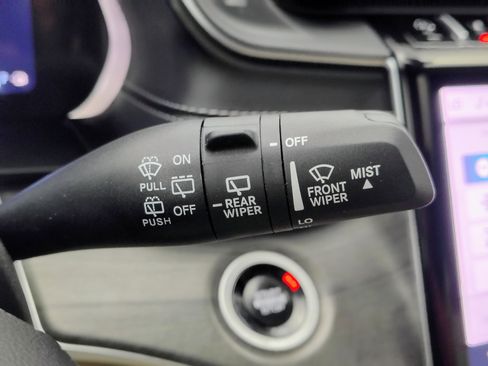 Used 2024 Jeep Grand Cherokee Limited image 45