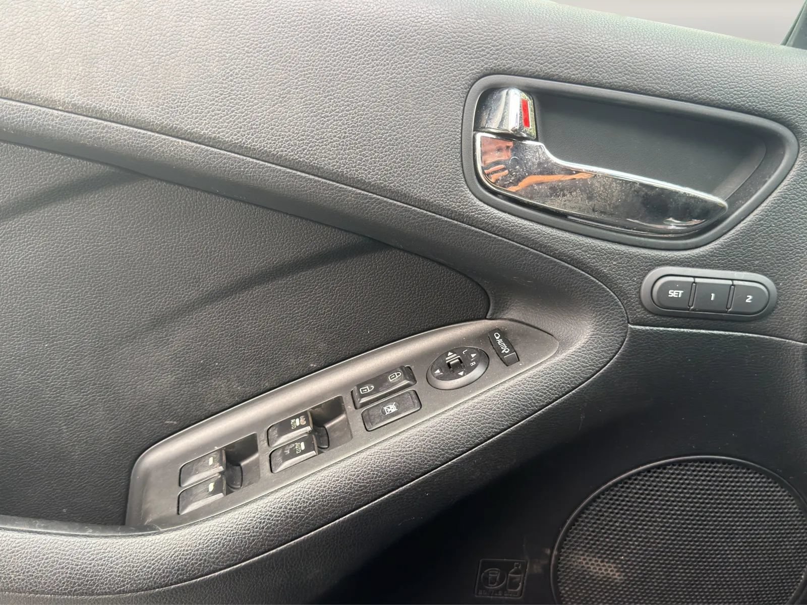 Used 2015 Kia Forte EX w/ Premium Package FWD image 12