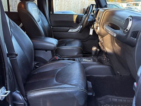 Used 2014 Jeep Wrangler Unlimited Rubicon image 26