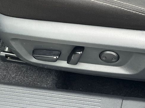 Used 2025 Nissan Rogue SV FWD image 22
