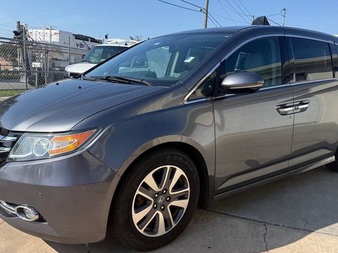 Used 2016 Honda Odyssey Touring image 1