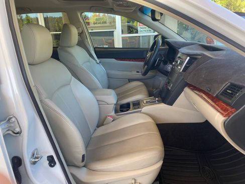 Used 2011 Subaru Outback 2.5i Limited AWD/4WD image 34