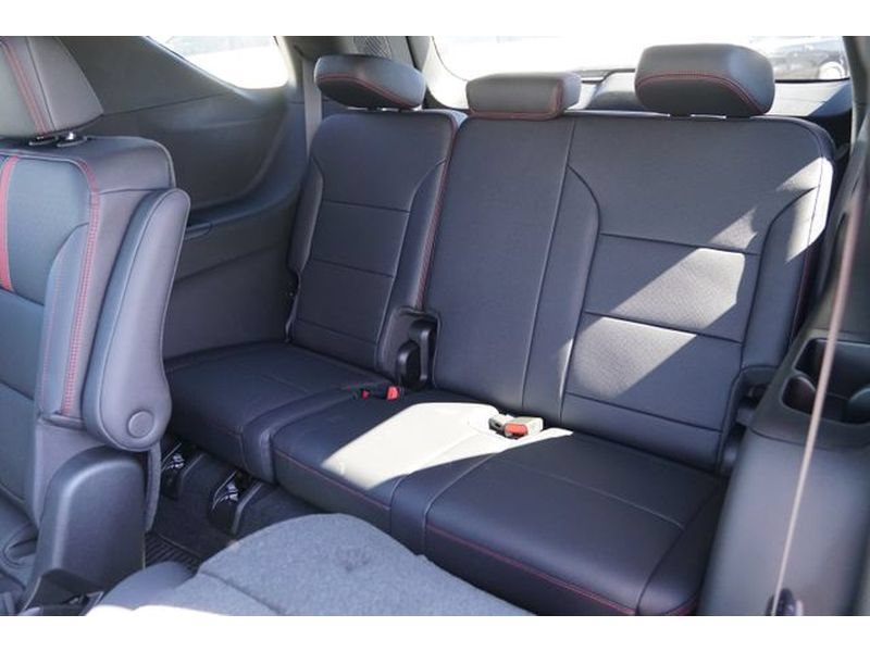 New 2026 Chevrolet Traverse RS w/ LPO, Floor Liner Package AWD/4WD image 14
