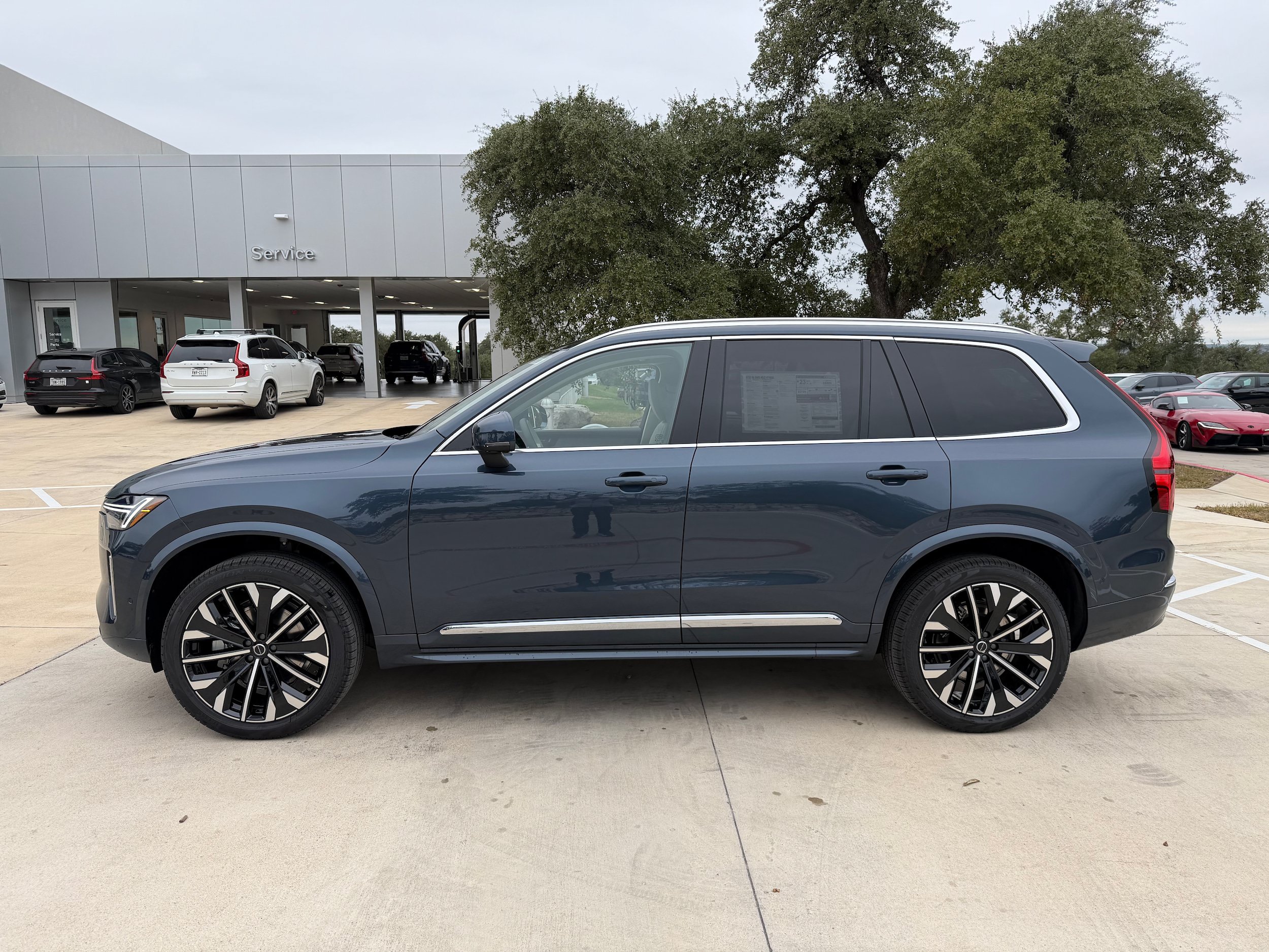 Used 2026 Volvo XC90 B6 Ultra w/ Protection Package AWD/4WD image 3