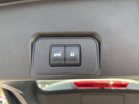 Used 2025 Nissan Rogue SV FWD image 23
