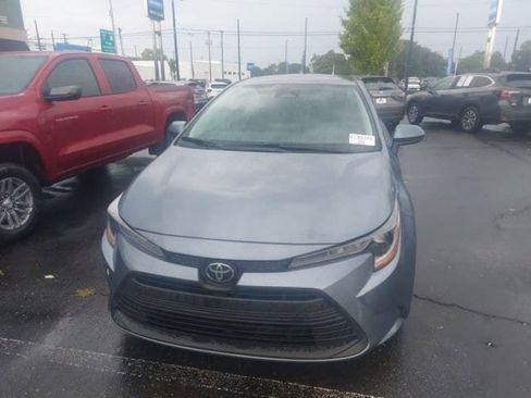 Used 2025 Toyota Corolla LE FWD image 5